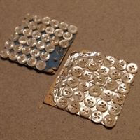 hvide-skjorteknapper-plastik-4-huller-2-huller-på-ark